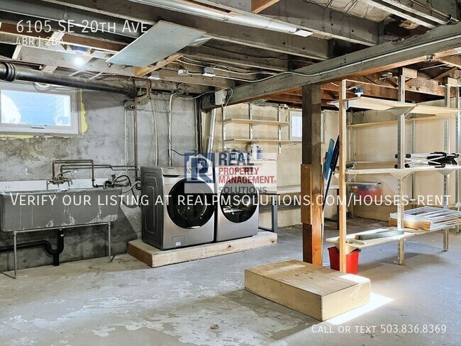 Building Photo - 6105 SE 20th Ave