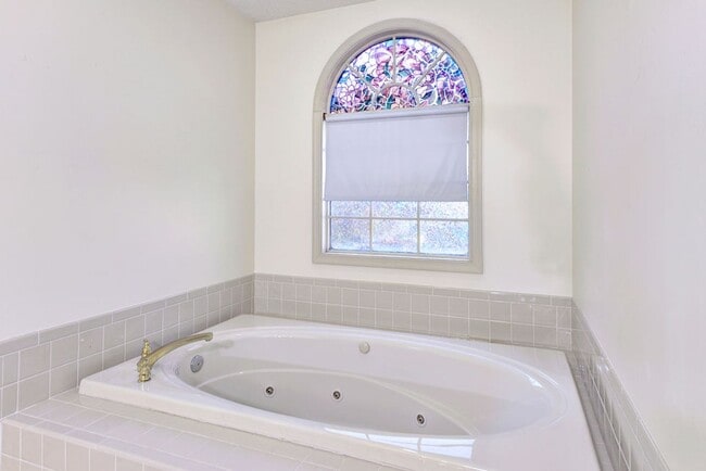 Building Photo - 411 Willards Way