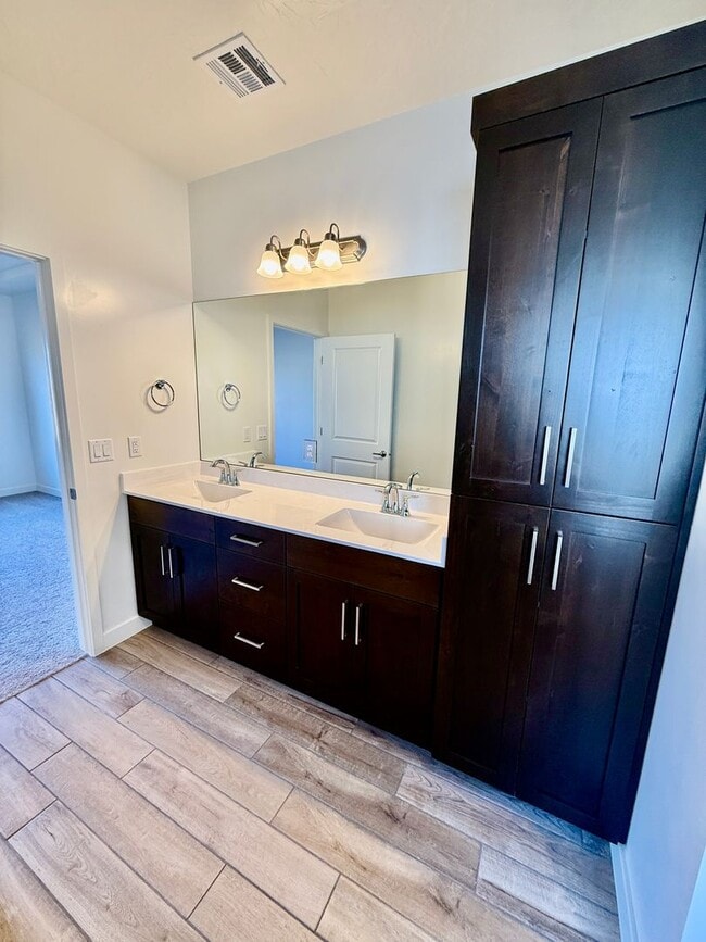 Building Photo - Beautiful Pet-Friendly 4-BR Home in Sunbrook Community