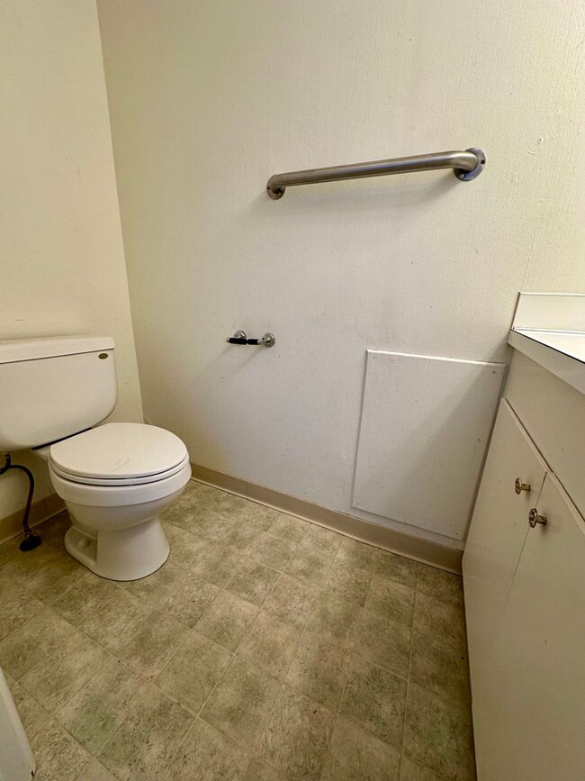 Building Photo - 3 Bedroom Home in Fairbanks for Rent!