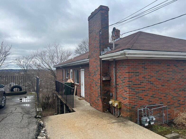 Building Photo - 234 Palfrey St