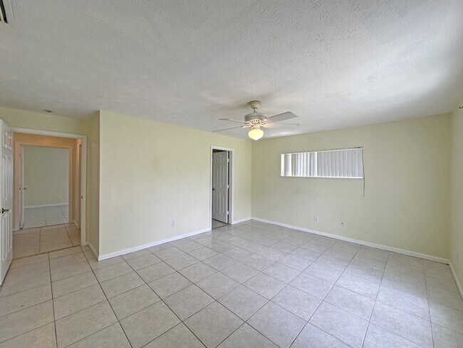 Building Photo - 2130 SE Wild Meadow Cir