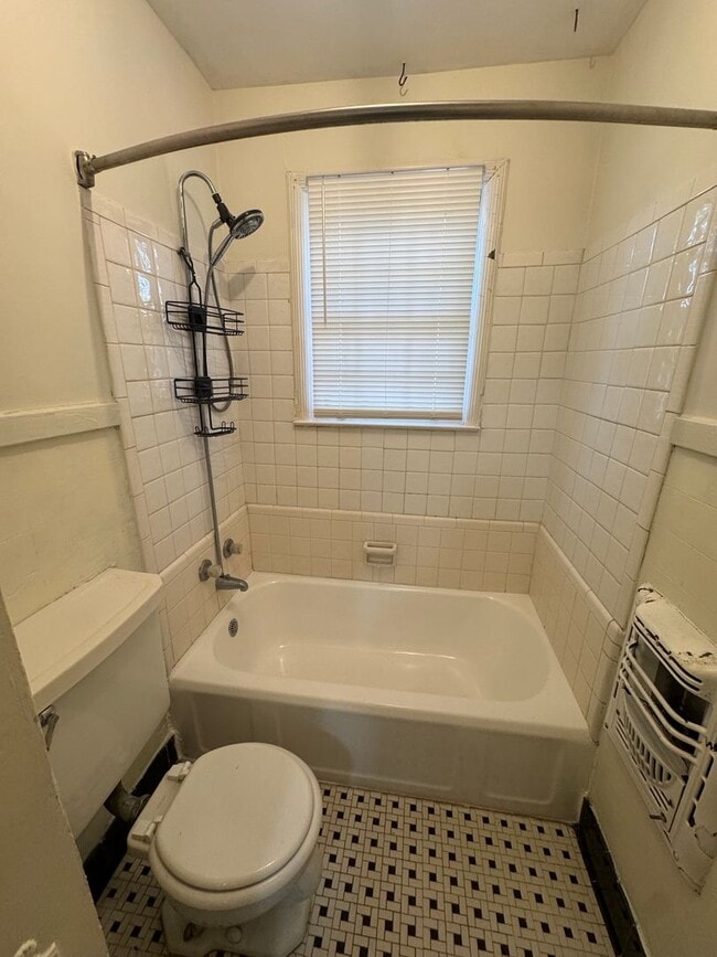 Building Photo - Heart of Cloverdale