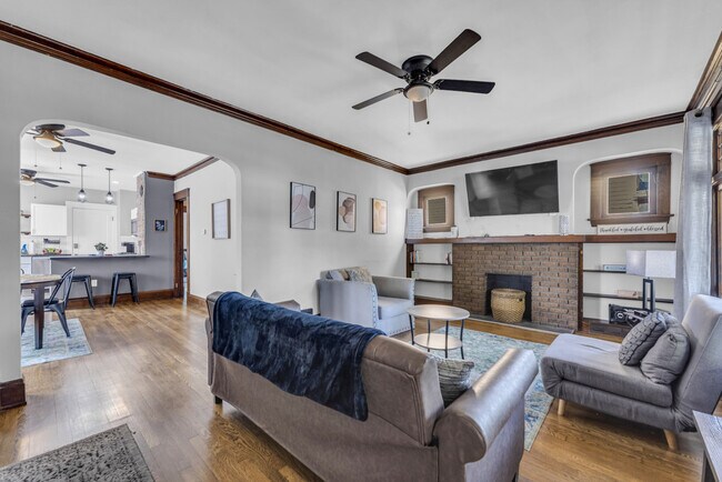 Building Photo - 10617 Bernard Ave