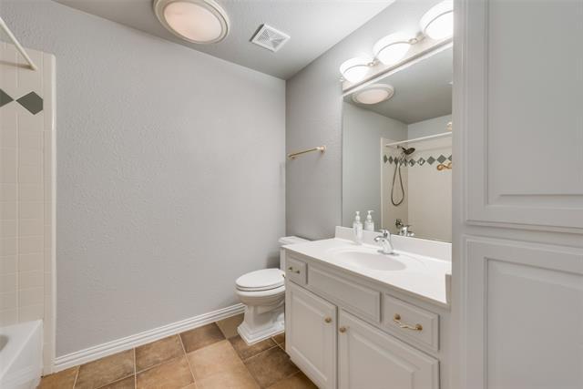 Building Photo - 2435 Waterside Dr