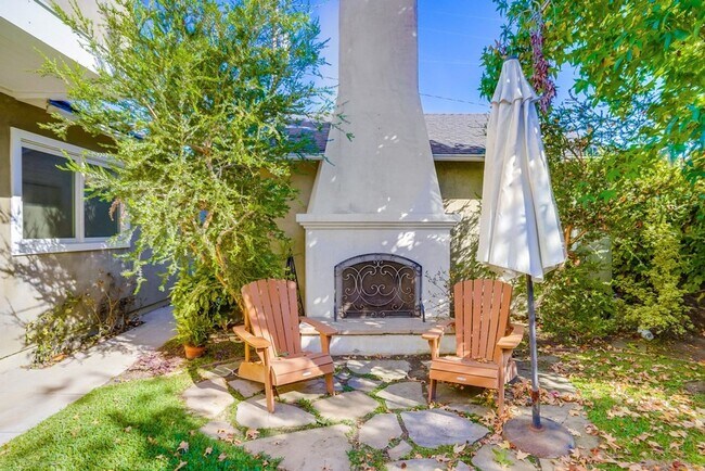 Building Photo - Beautiful 4 Bed/4 Bath Family Home w/pool - Upcoming and available at the end of April!