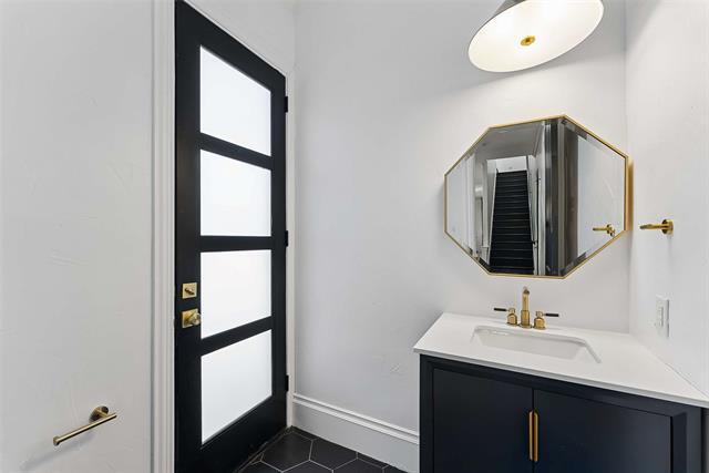 Building Photo - 2871 Creekwood Ln