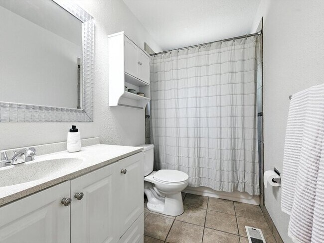 Building Photo - 4750 Wilde Dr