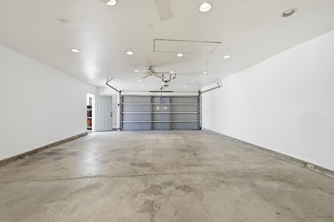 Building Photo - 1677 Sandos St
