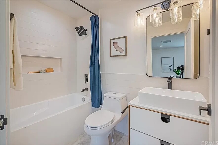 bathroom 2 - 3439 Plata St