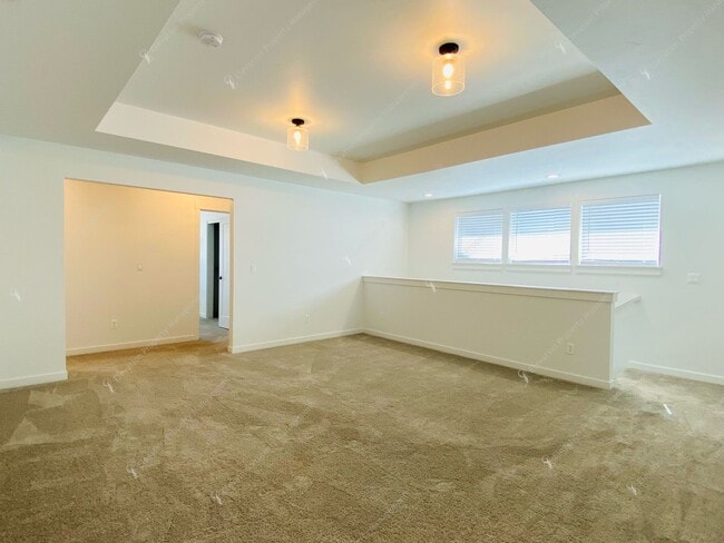 Building Photo - Bright & Spacious SE Bend Retreat with Vau...
