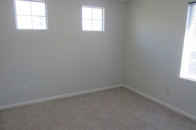 Building Photo - Beautiful 4 Bed/3 Bath Tracy Home with Pool and Fresh Paint