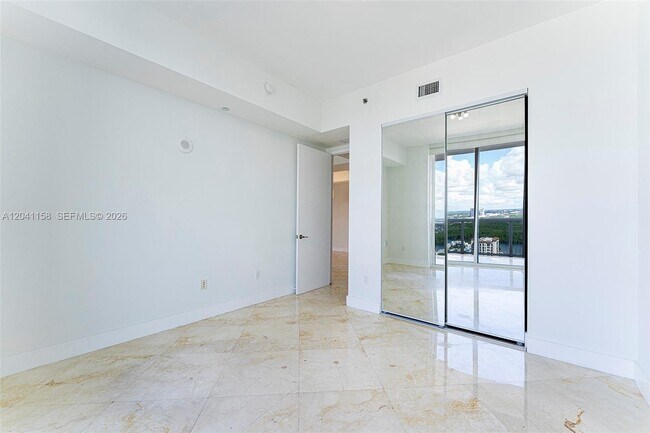 Building Photo - 15901 Collins Ave