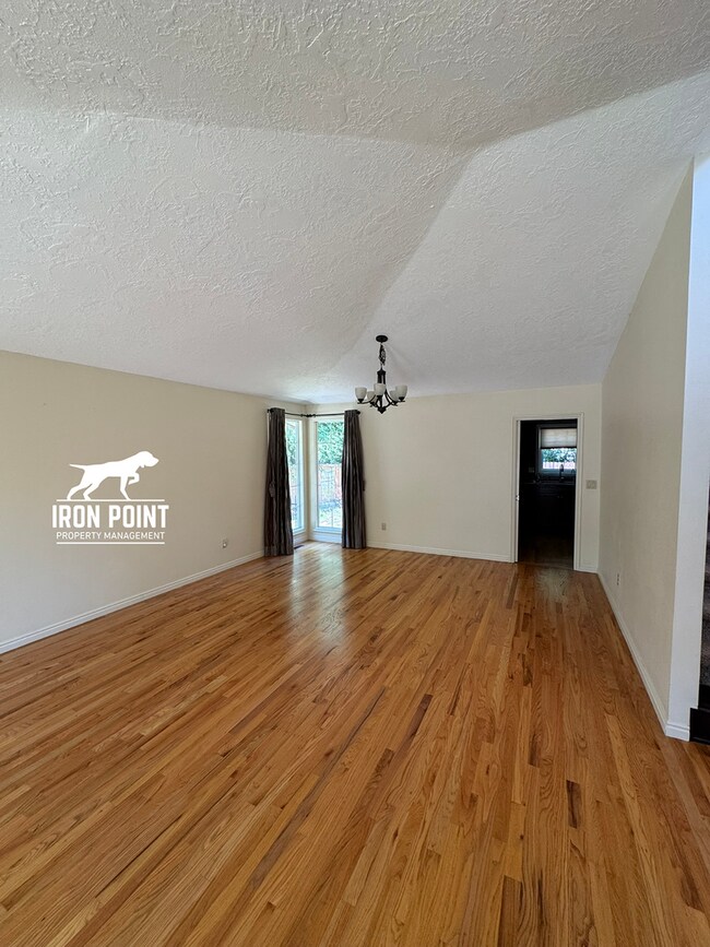 Building Photo - 4 bedroom home in East Boise, close to Bar...