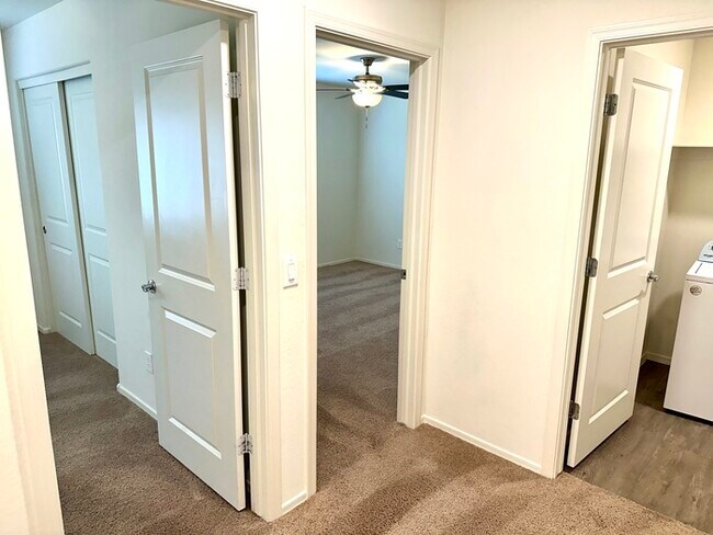 Building Photo - 1556 Demain Dr