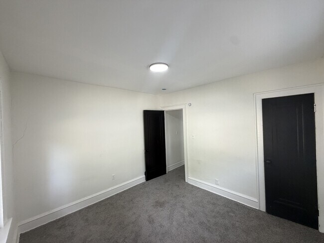 Building Photo - 4126 E 143rd St