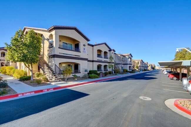 Building Photo - CLEAN, move in ready~GATED and super COMMUNITY!