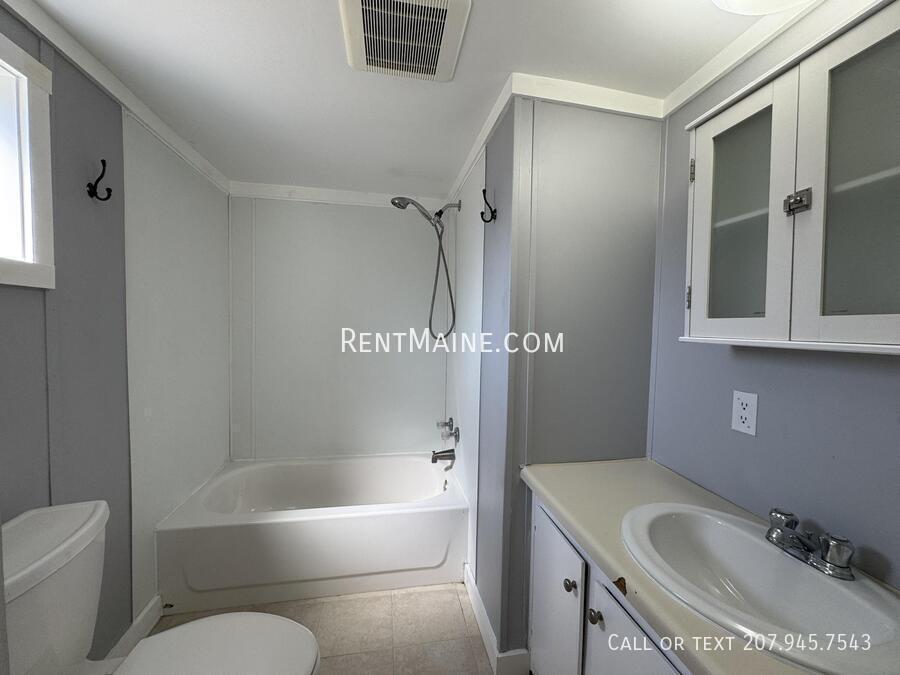 Building Photo - 92 Park Dr