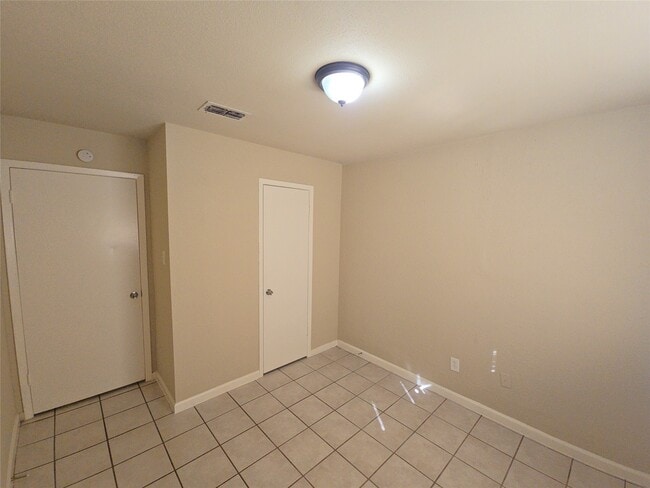 Building Photo - 919 Progreso Dr