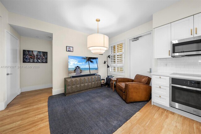 Building Photo - 717 Crandon Blvd