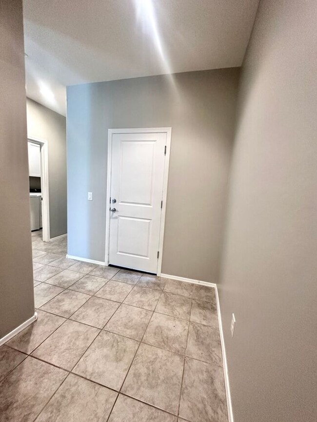 Building Photo - Stunning 4-bedroom, 2-bathroom home located in the vibrant community of Sahuarita, AZ