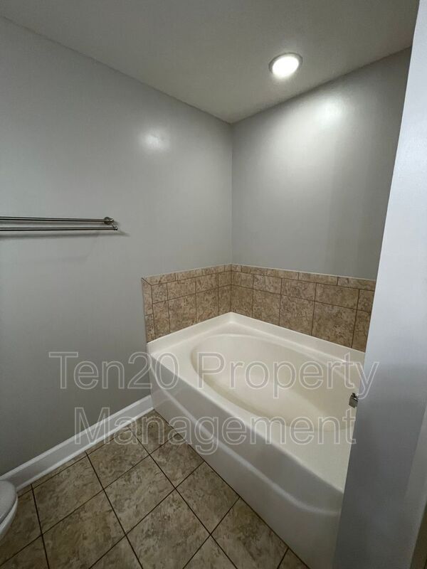 Building Photo - 4508 Auburn Rd