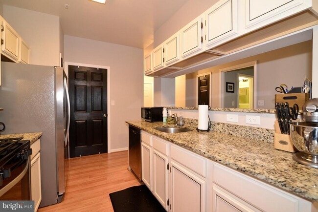 Building Photo - 46620 Drysdale Terrace