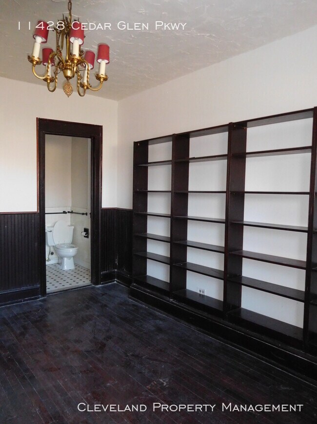 Building Photo - Upscale Cedar Glen Cleveland Condo