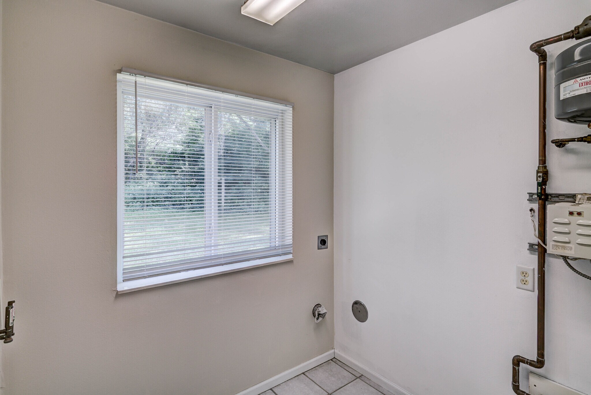 Building Photo - 1008 Dutchman Dr