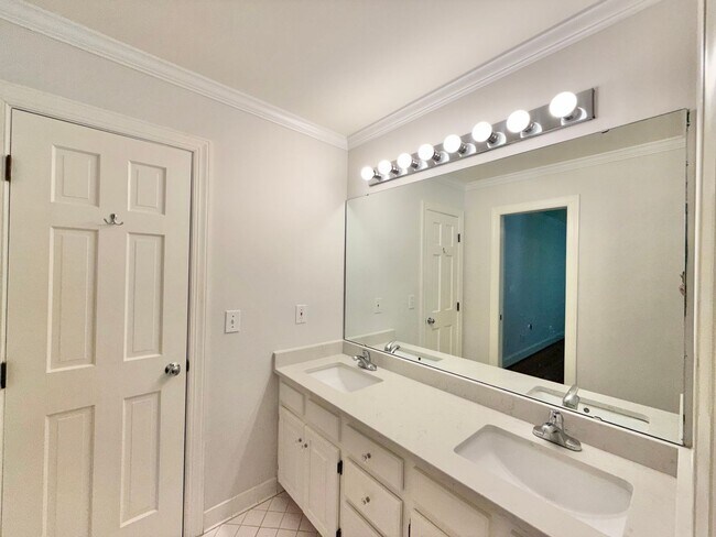 Building Photo - **OFFERING REFUNDABLE APPLICATION FEES & $250 MOVE IN PROMOTION** Incredible 5BD, 4.5BA House in ...