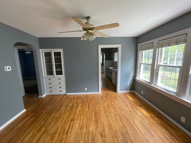 Building Photo - 928 Monterey Ave