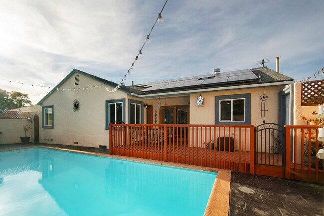 Building Photo - 1921 Rowan St