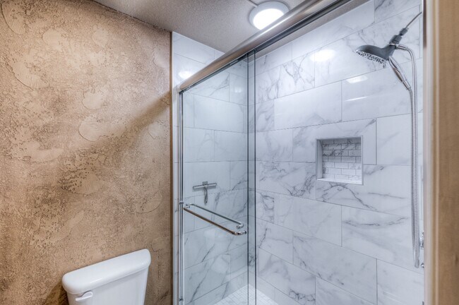 Building Photo - 1317 W Dover St