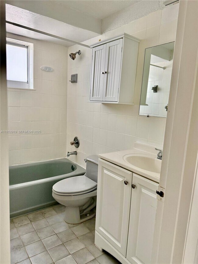 Building Photo - 251 Galen Dr