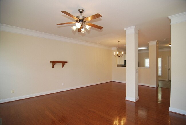 Building Photo - 2 Bedroom, 2.5 Bath in Hampton Forest - Av...