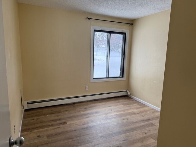 Building Photo - 3-Bedroom Condo for Rent in Eagan - Available Now!