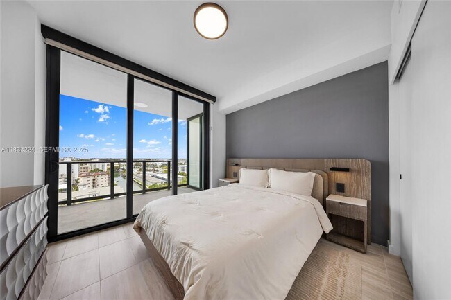 Building Photo - 580 72nd St