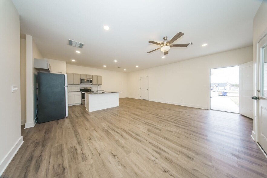 Building Photo - 5782 E Bristol Cir