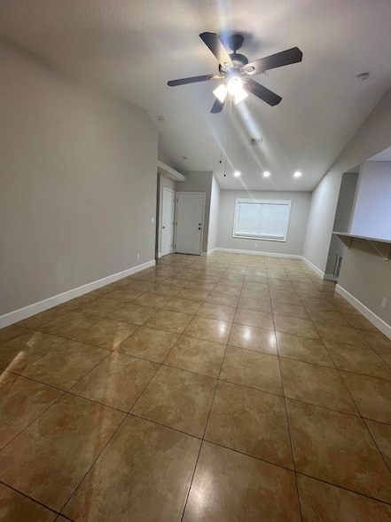 Building Photo - 915 11th Terrace
