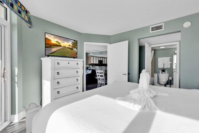 Building Photo - 2701 S Ocean Blvd