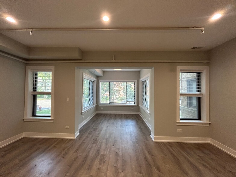 Building Photo - 1000 Crain St