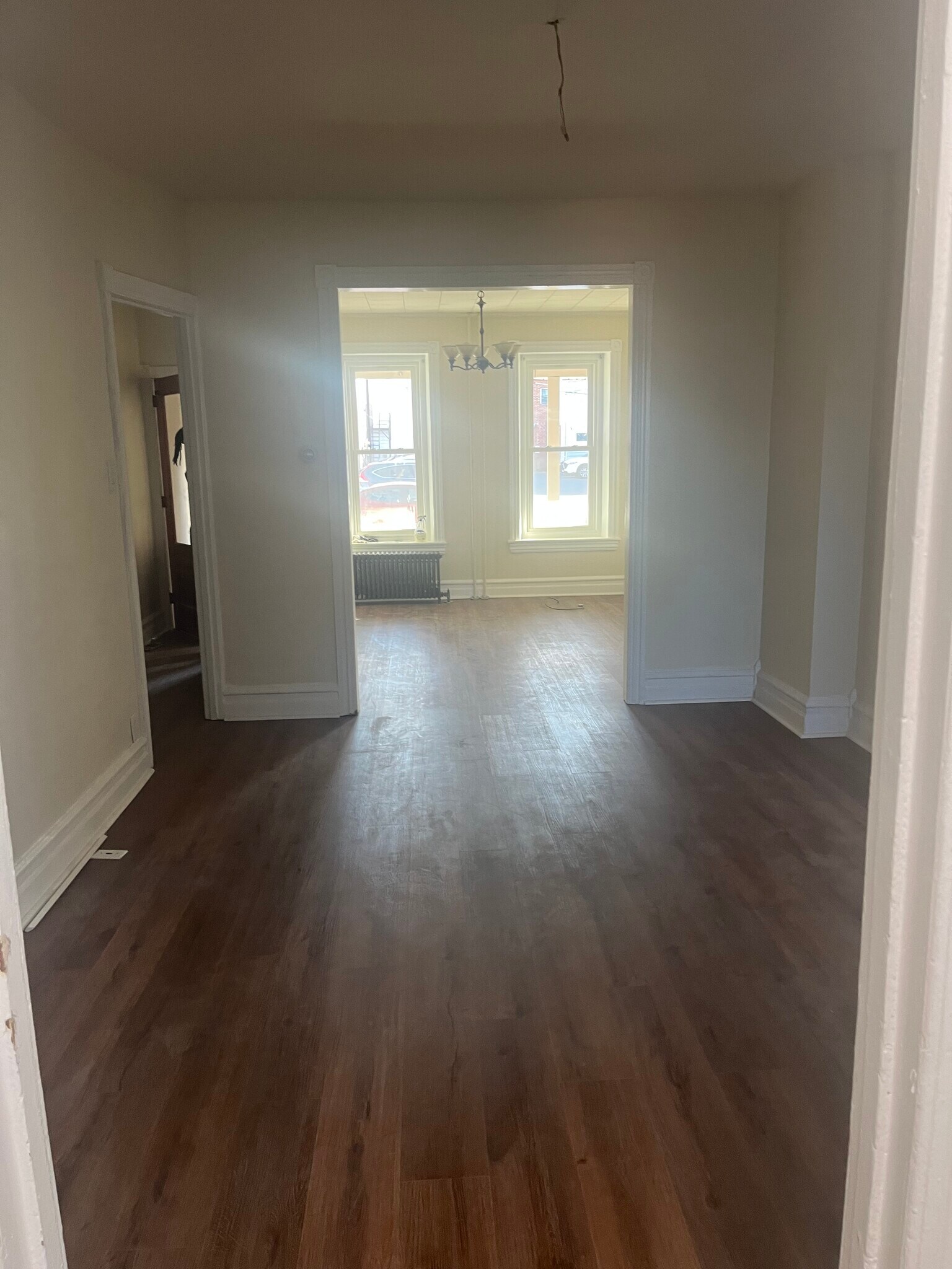 Living room/dining room - 1131 W Court St