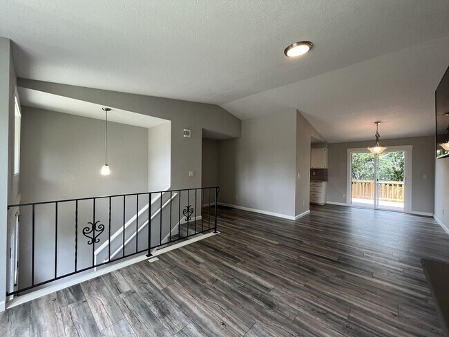 Building Photo - Spacious Milwaukie Home with Bonus Room, Large Fenced Yard and Shed/Workshop
