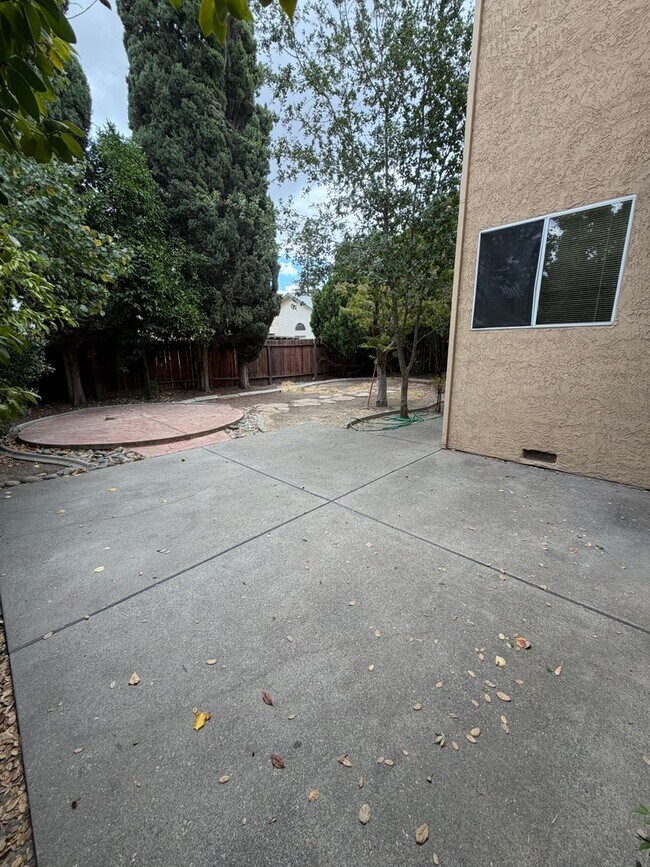 Building Photo - 8240 Rockbury Way