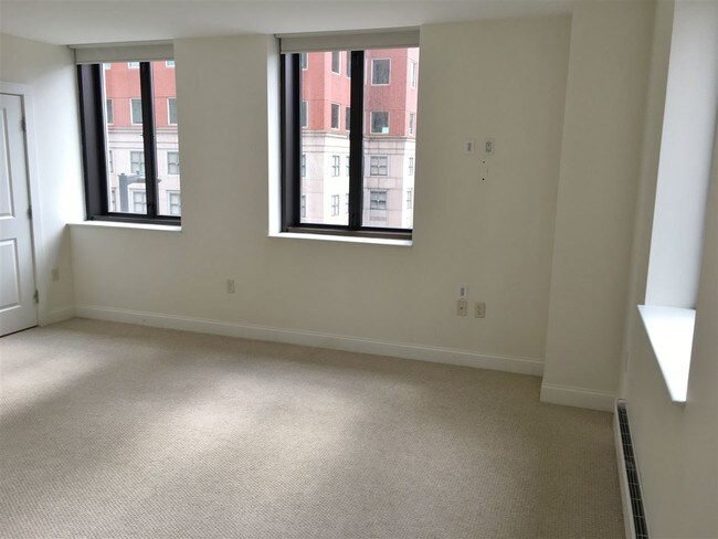 Building Photo - 875 Elm St