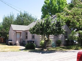 Building Photo - 543 W 18th Ave