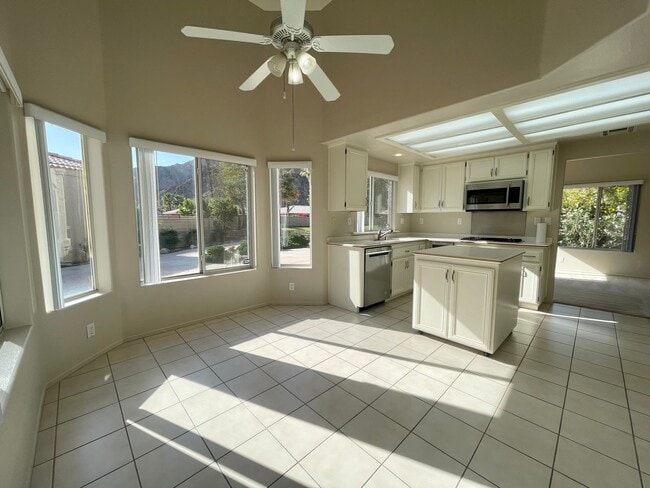 Building Photo - AVAILABLE NOW  ! LOVELY 3 Bedroom/ 2 Bathroom Home in Laguna De La Paz!