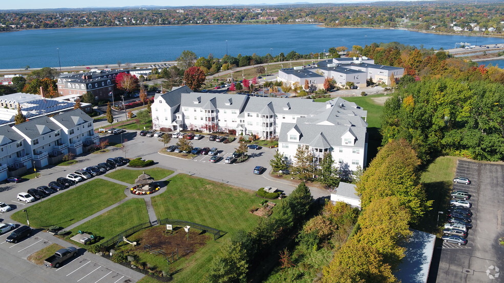 Main building - Island View Apartments