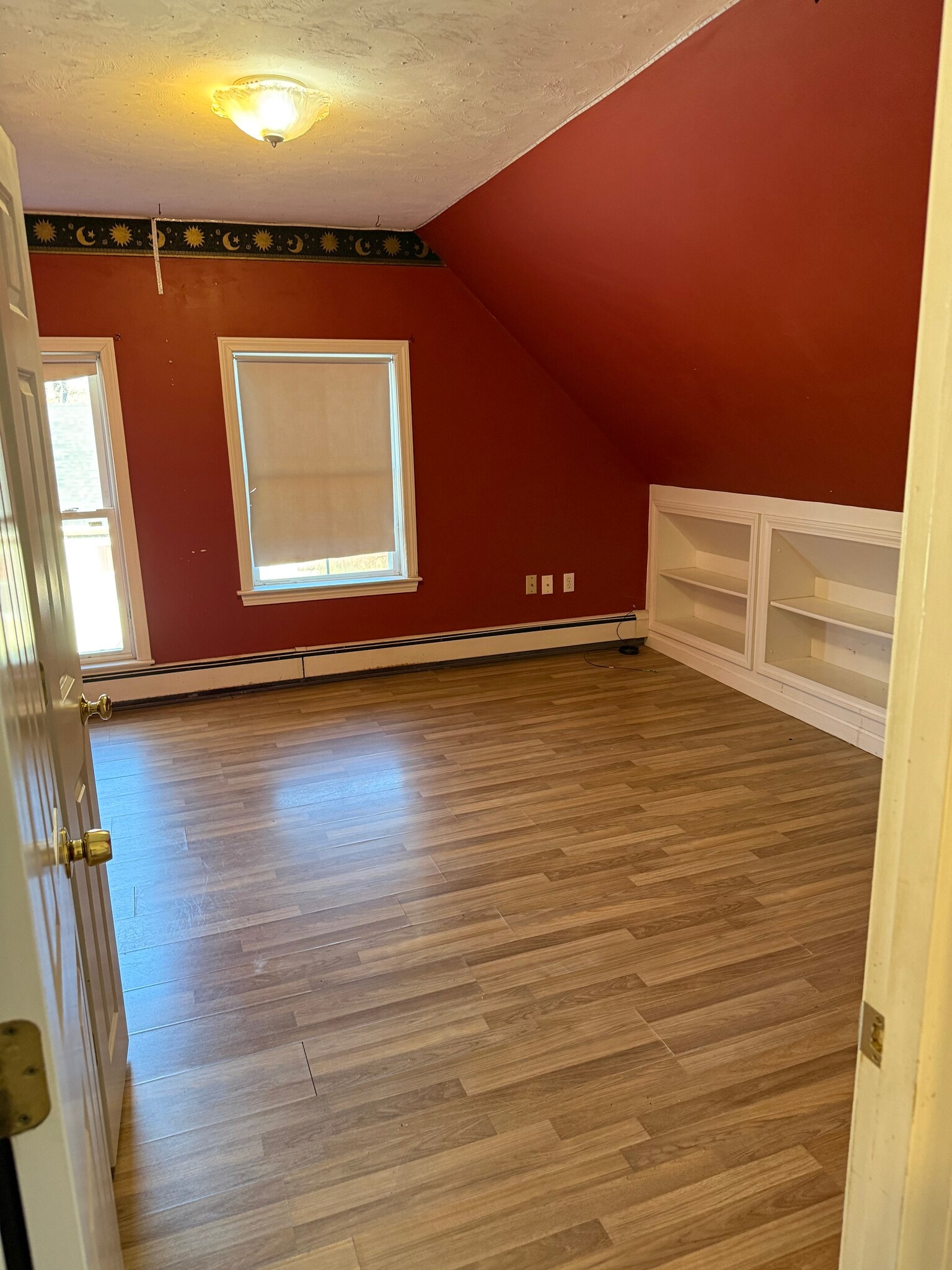 Building Photo - 298 Main St