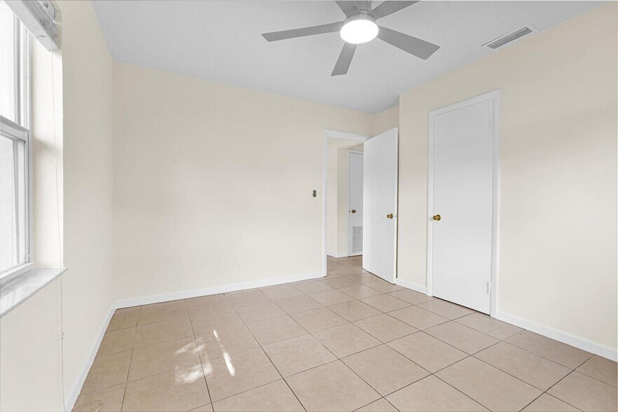 Building Photo - 261 NE 45th St